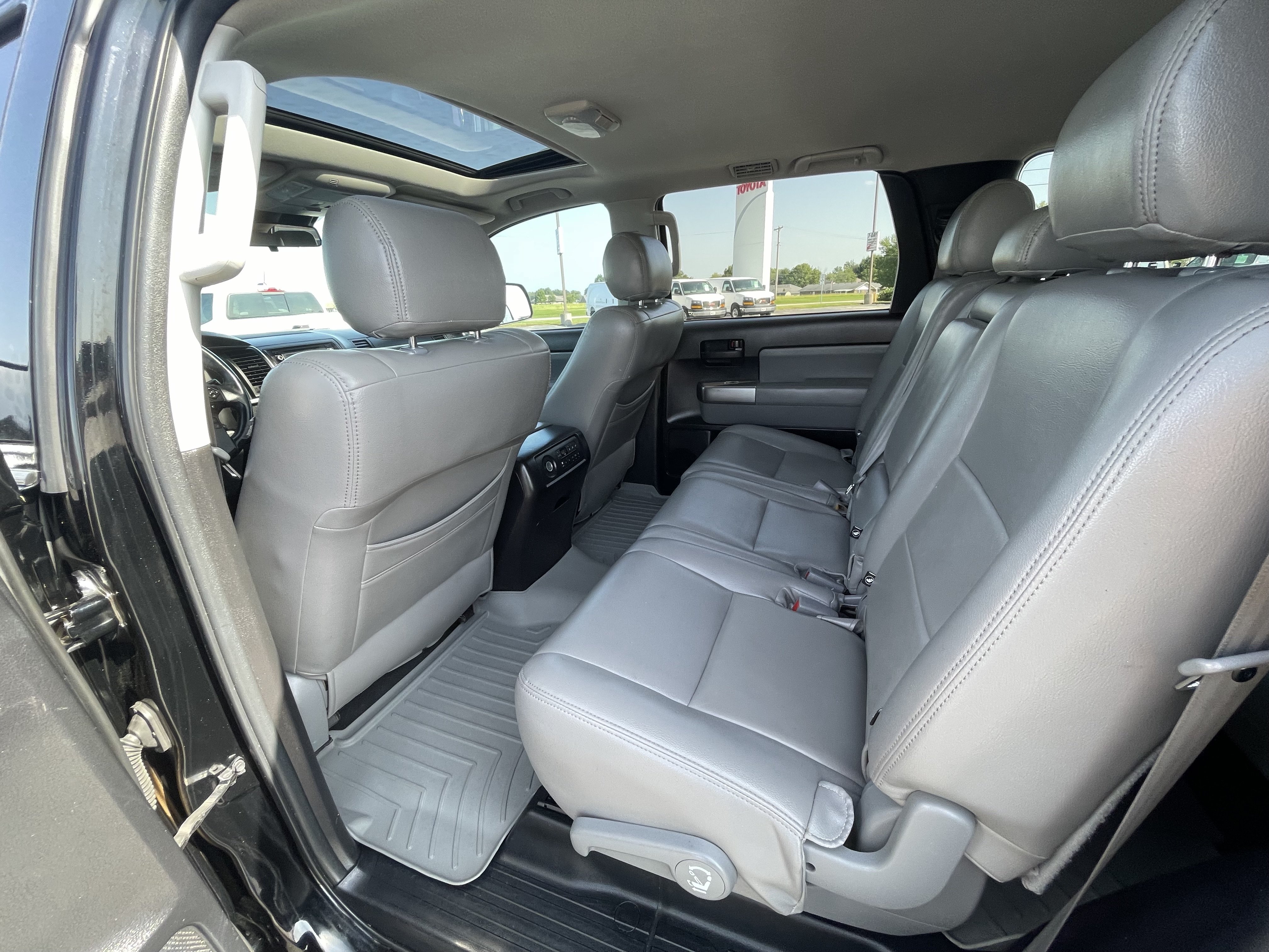 Used 2019 Toyota Sequoia SR5 AWD/4WD image 15