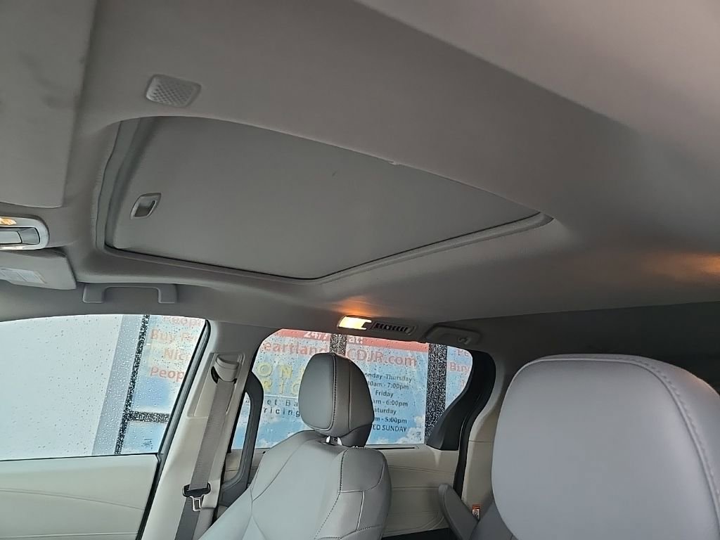 Used 2024 Toyota Sienna XLE image 34