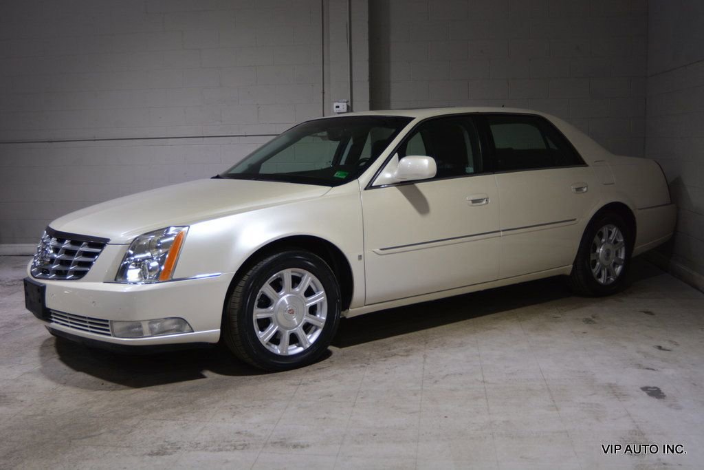 Used 2008 Cadillac DTS w/ Sun And Sound Package image 30