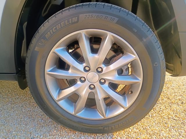 Used 2018 Jeep Cherokee Limited image 19