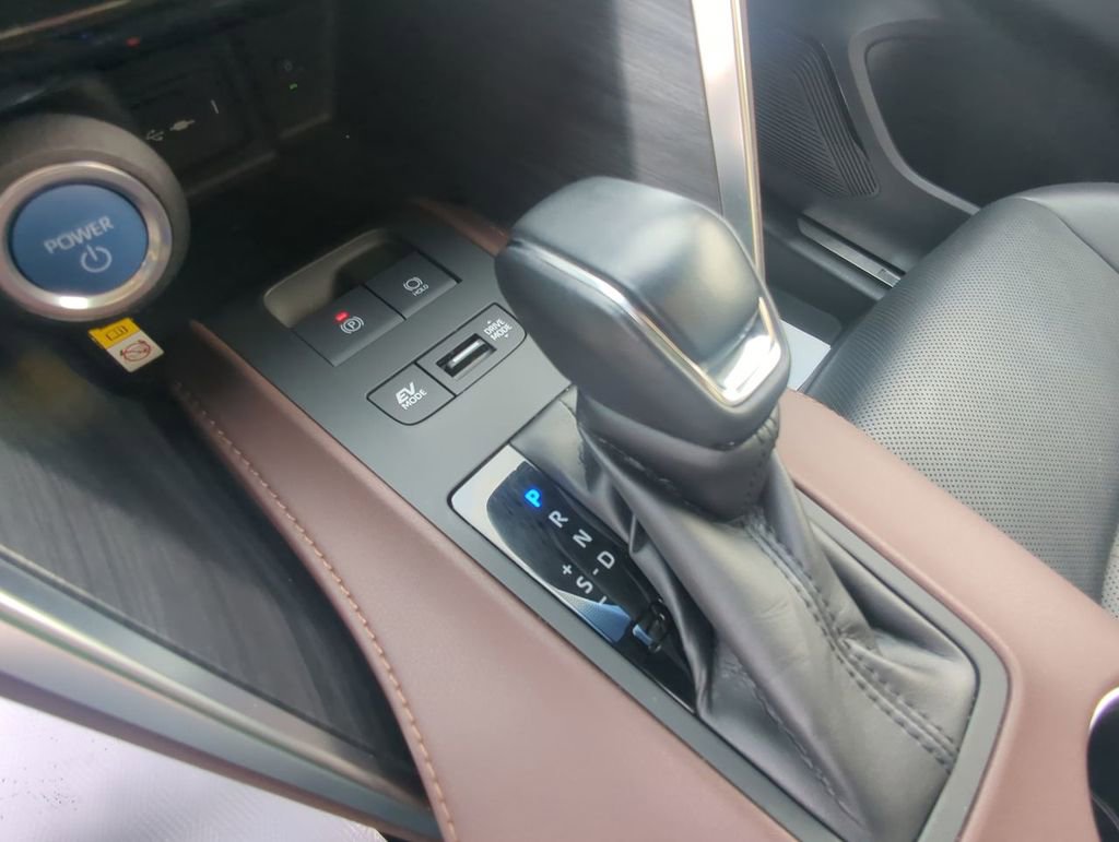 Used 2021 Toyota Venza Limited w/ Carpet Mat Package (TMS) image 20