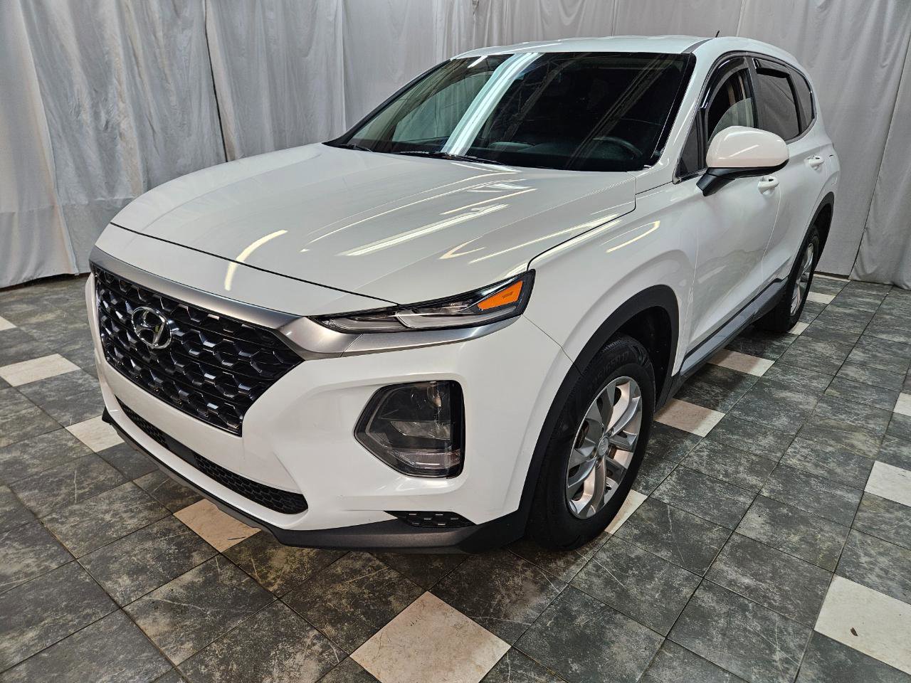 Used 2020 Hyundai Santa Fe SE w/ Cargo Package AWD/4WD image 2