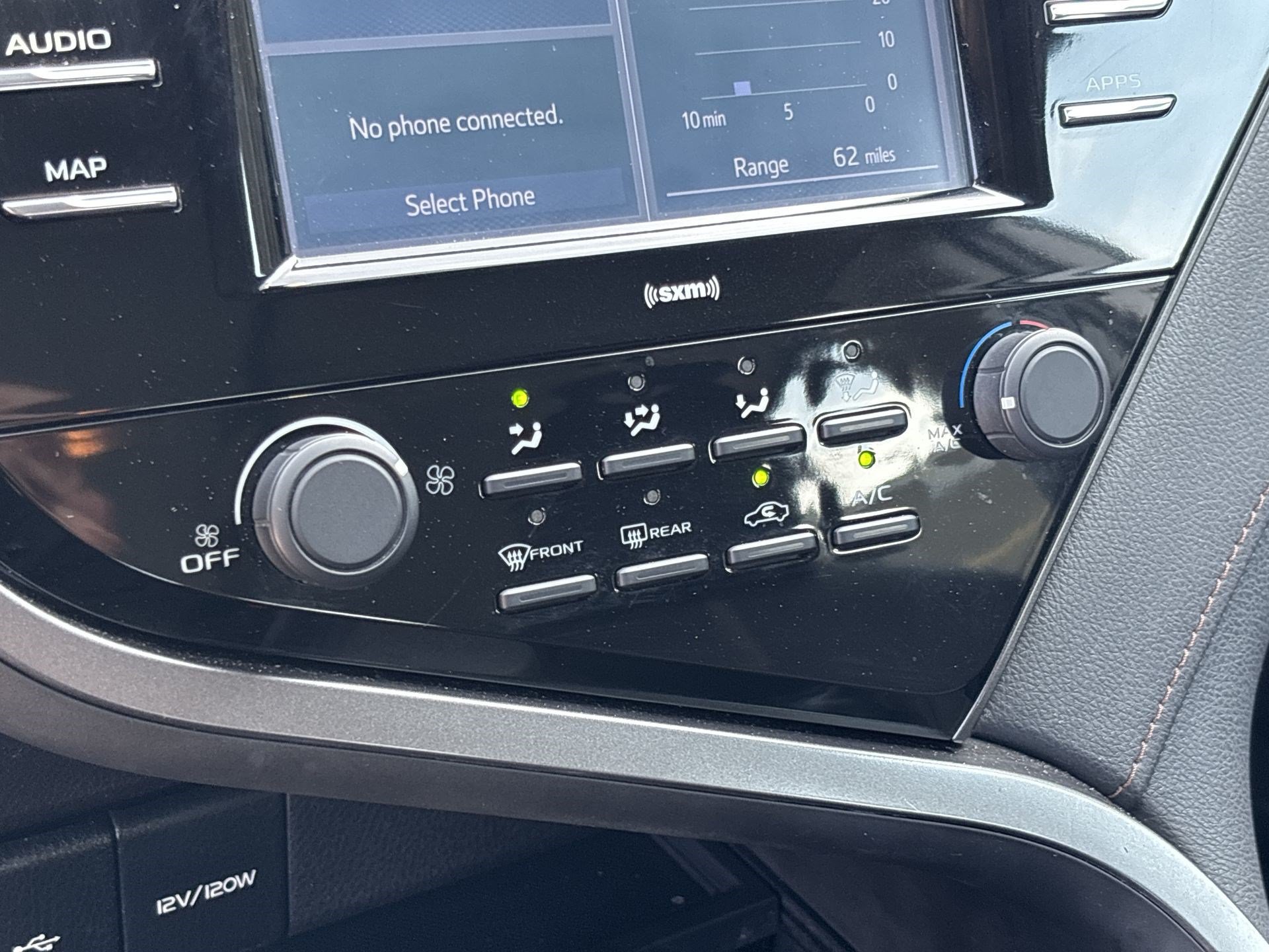 Used 2020 Toyota Camry LE FWD image 16