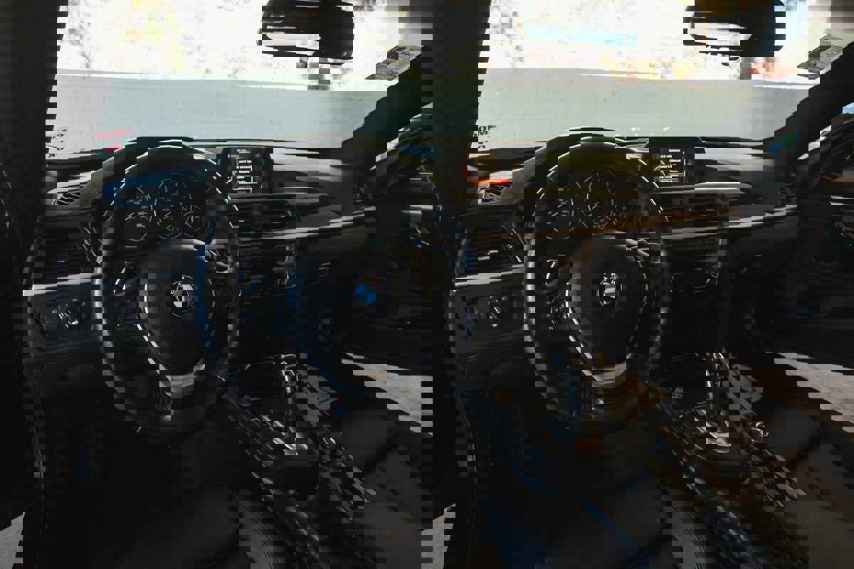 Used 2017 BMW 430i Coupe w/ Driver Assistance Package image 19