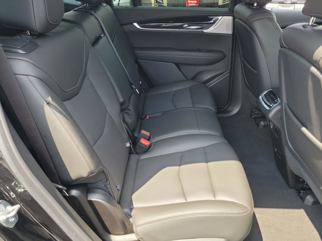 Used 2025 Cadillac XT6 Premium Luxury w/ Technology Package FWD image 27