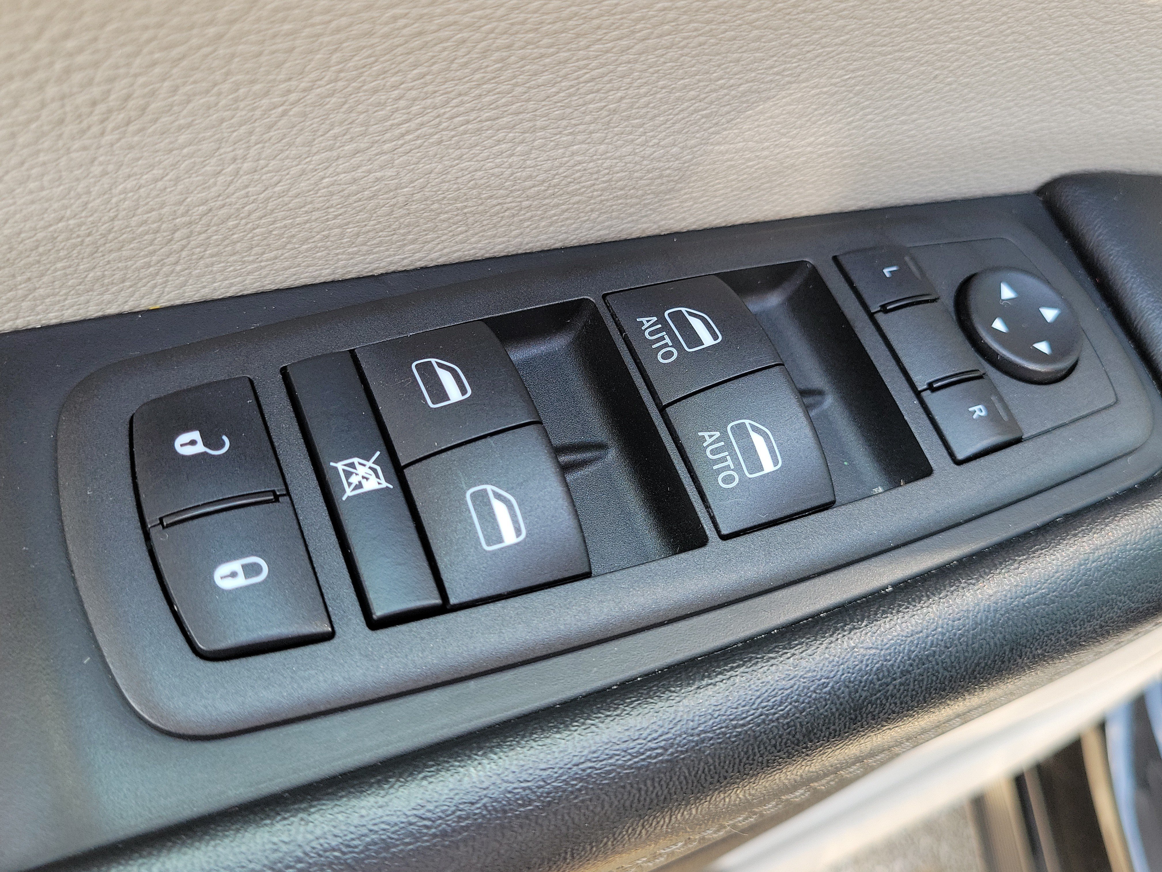 Used 2022 Chrysler Pacifica Touring-L FWD image 18