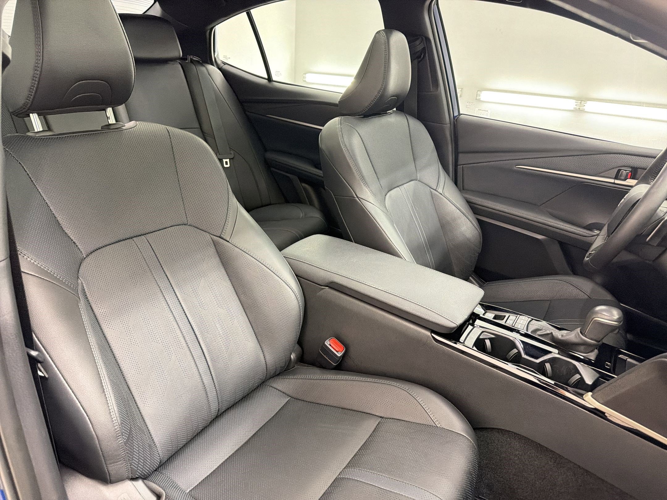Used 2025 Toyota Camry XSE FWD image 29