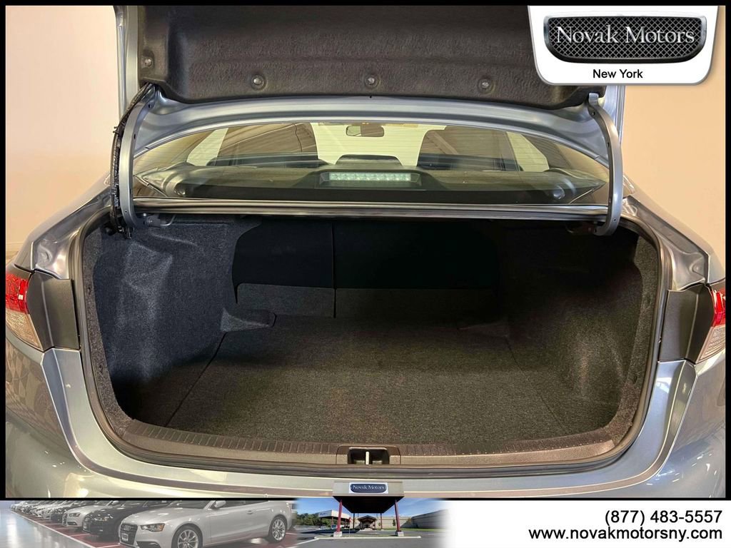 Used 2025 Toyota Corolla LE FWD image 12