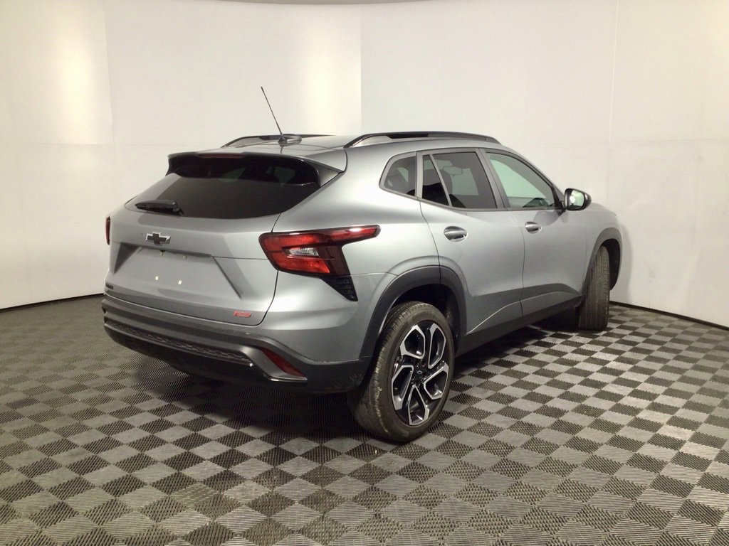 Used 2025 Chevrolet Trax RS image 11
