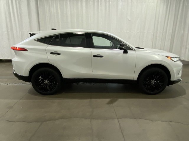 Certified 2024 Toyota Venza Nightshade image 3