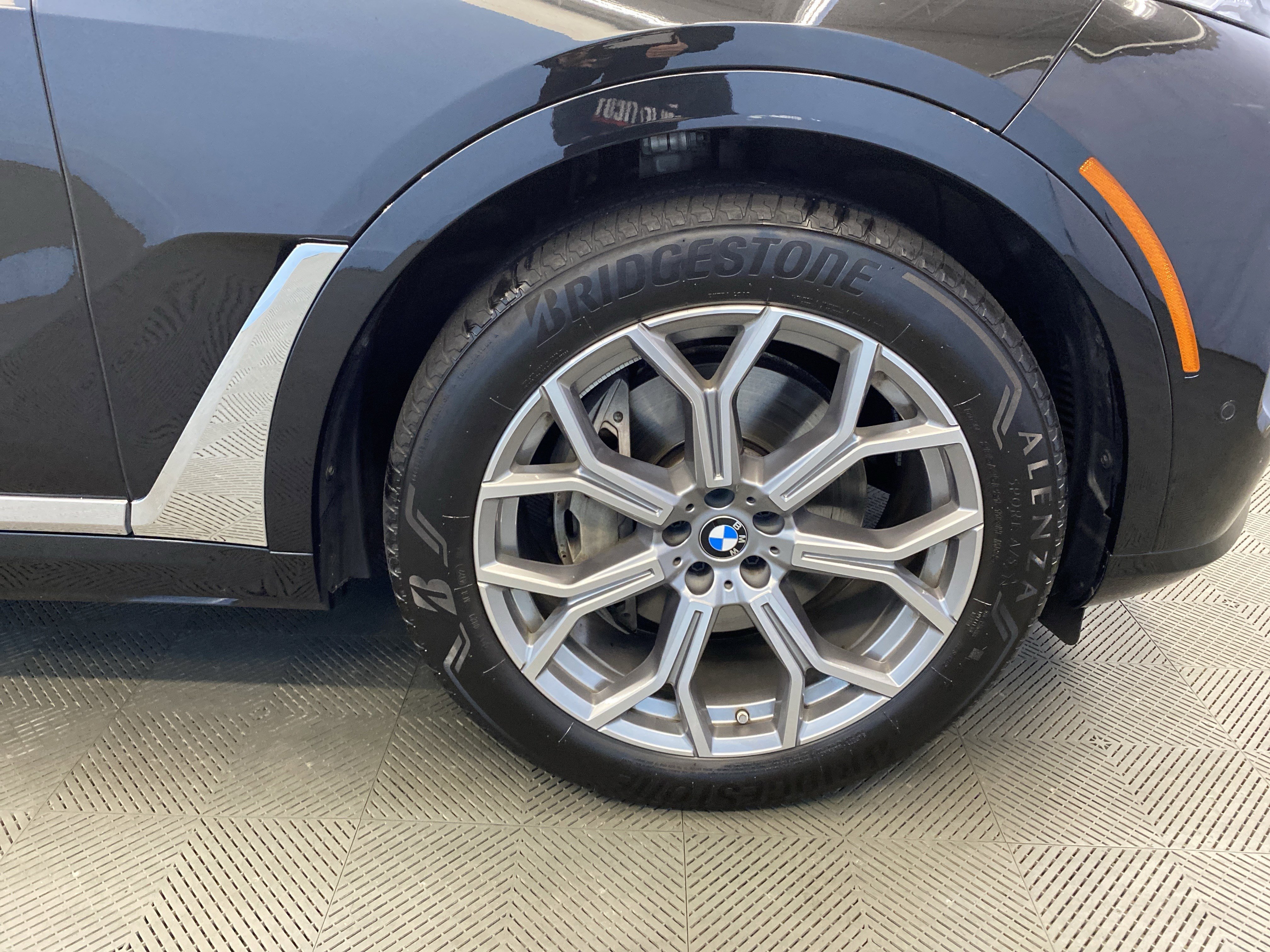 Used 2024 BMW X7 xDrive40i w/ Premium Package image 42