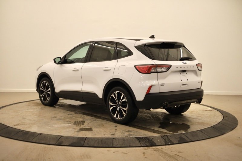 Used 2022 Ford Escape SE w/ SE Sport Appearance Package image 5