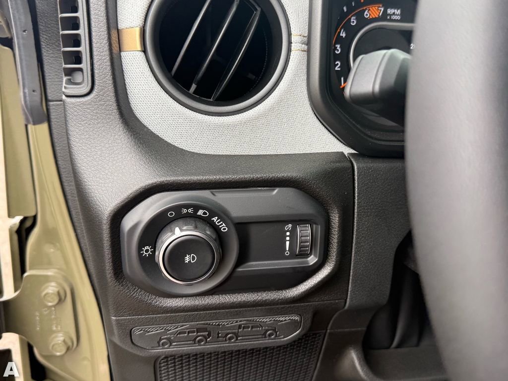 Used 2025 Jeep Wrangler Sport S image 14