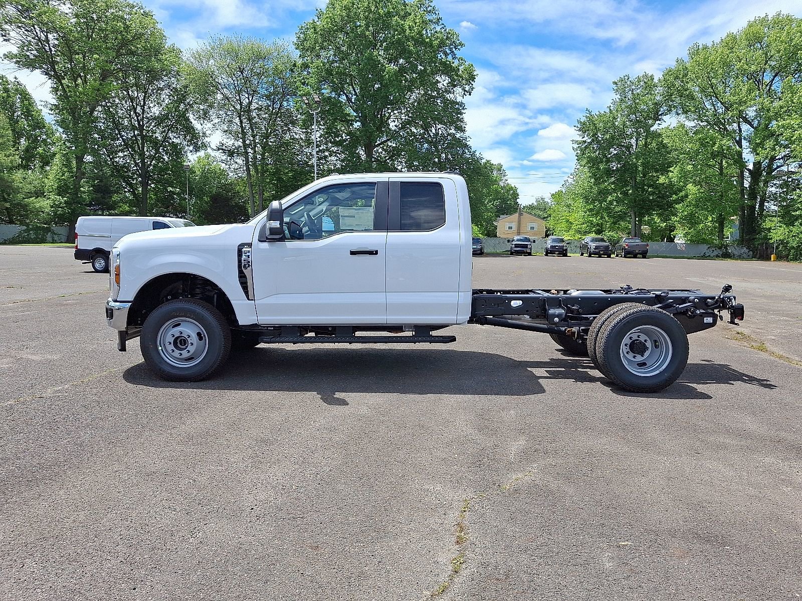 New 2025 Ford F350 XL w/ XL Chrome Package AWD/4WD image 4