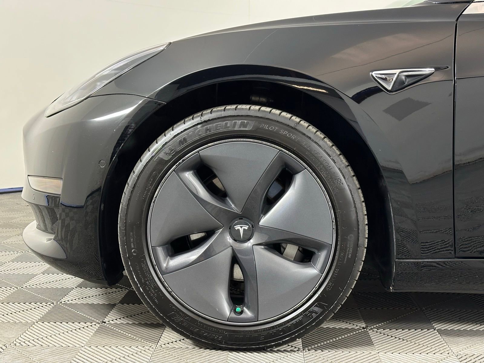 Used 2018 Tesla Model 3 Mid Range image 8