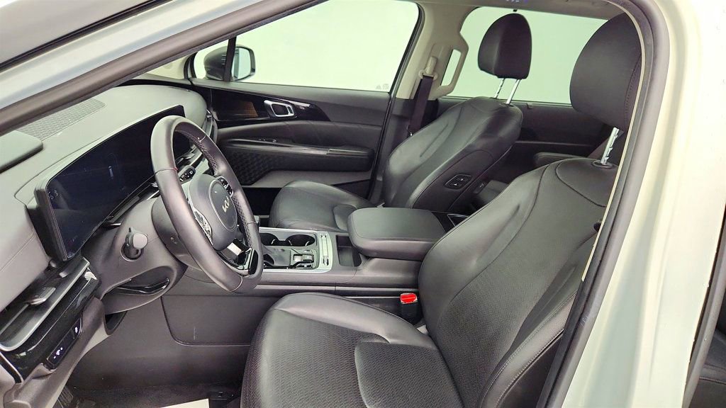 Used 2025 Kia Carnival SX Prestige image 17