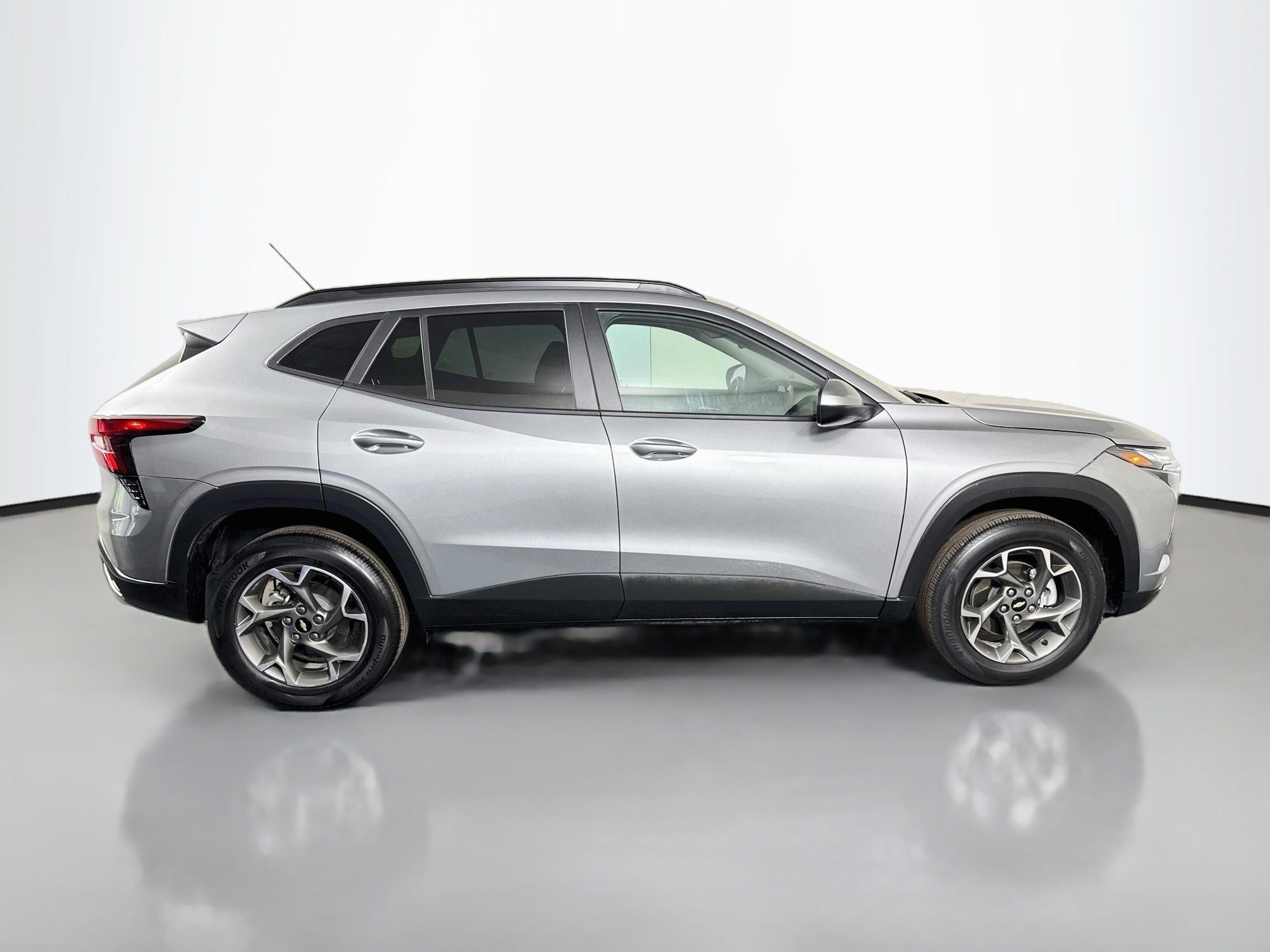 Used 2026 Chevrolet Trax LT FWD image 34