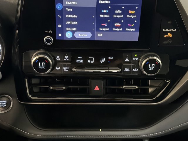 Used 2023 Toyota Highlander L FWD image 32