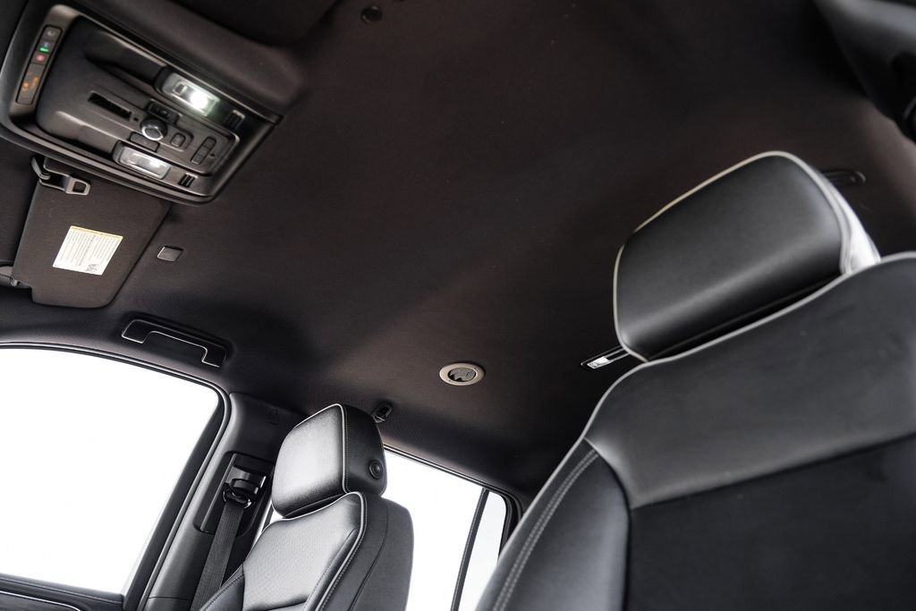 Used 2022 Chevrolet Suburban Premier image 32