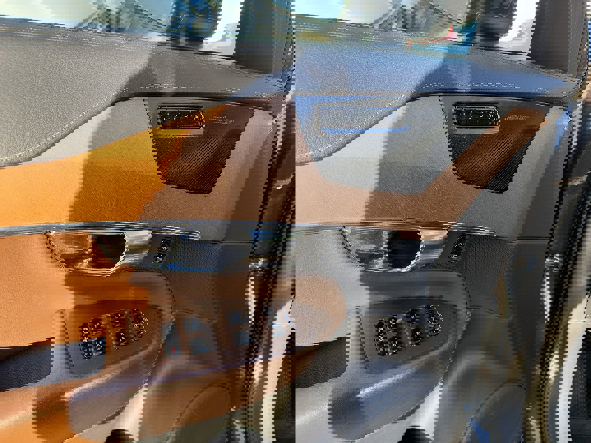 Used 2020 Volvo XC90 T6 Inscription w/ Protection Package image 16