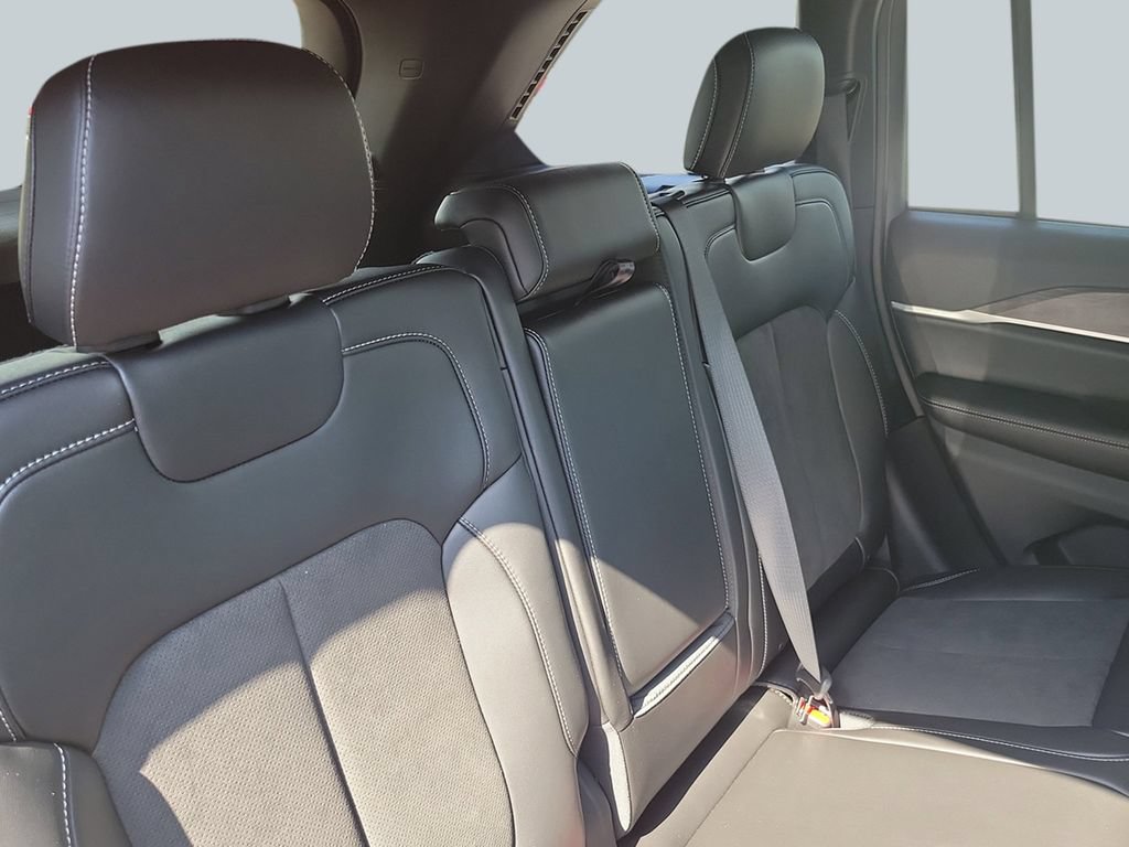 New 2026 Jeep Grand Cherokee Altitude RWD image 40