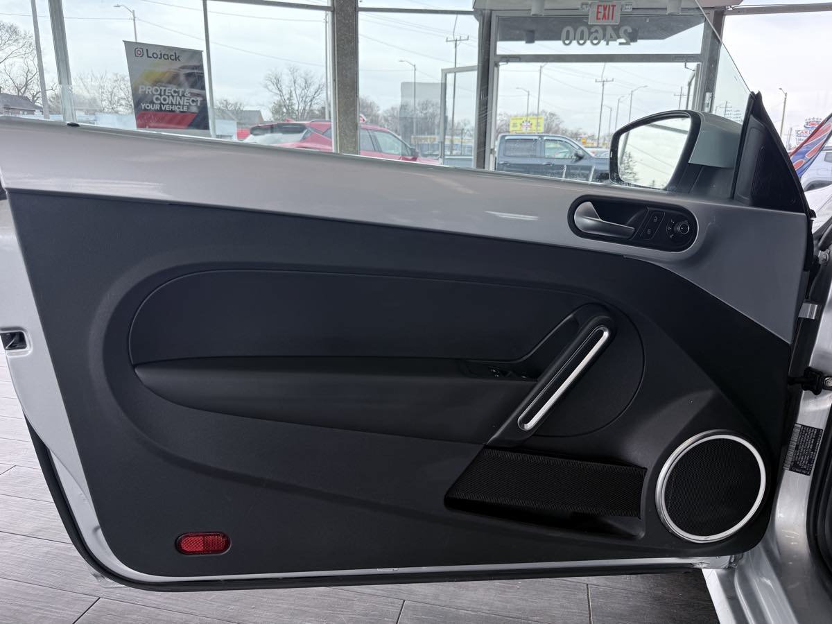 Used 2015 Volkswagen Beetle 1.8T FWD image 30