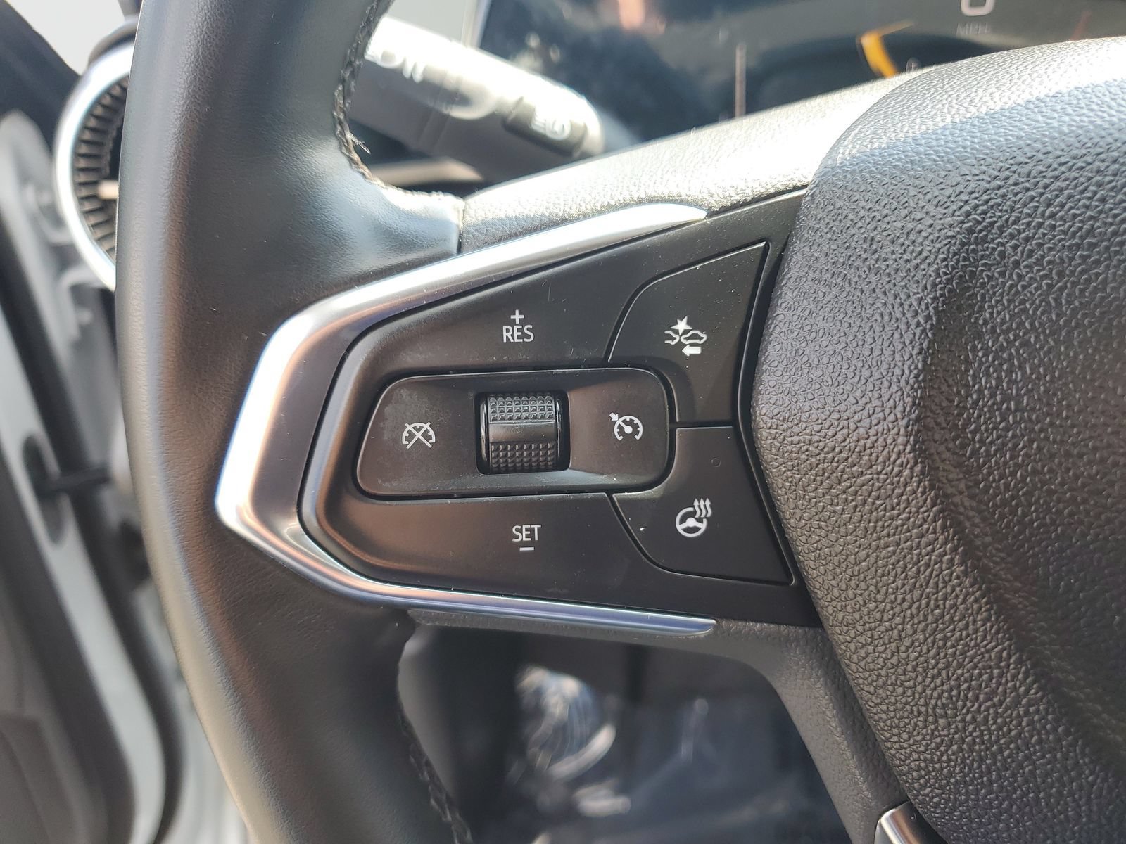 Used 2025 Chevrolet Trax ACTIV w/ Driver Confidence Package FWD image 28