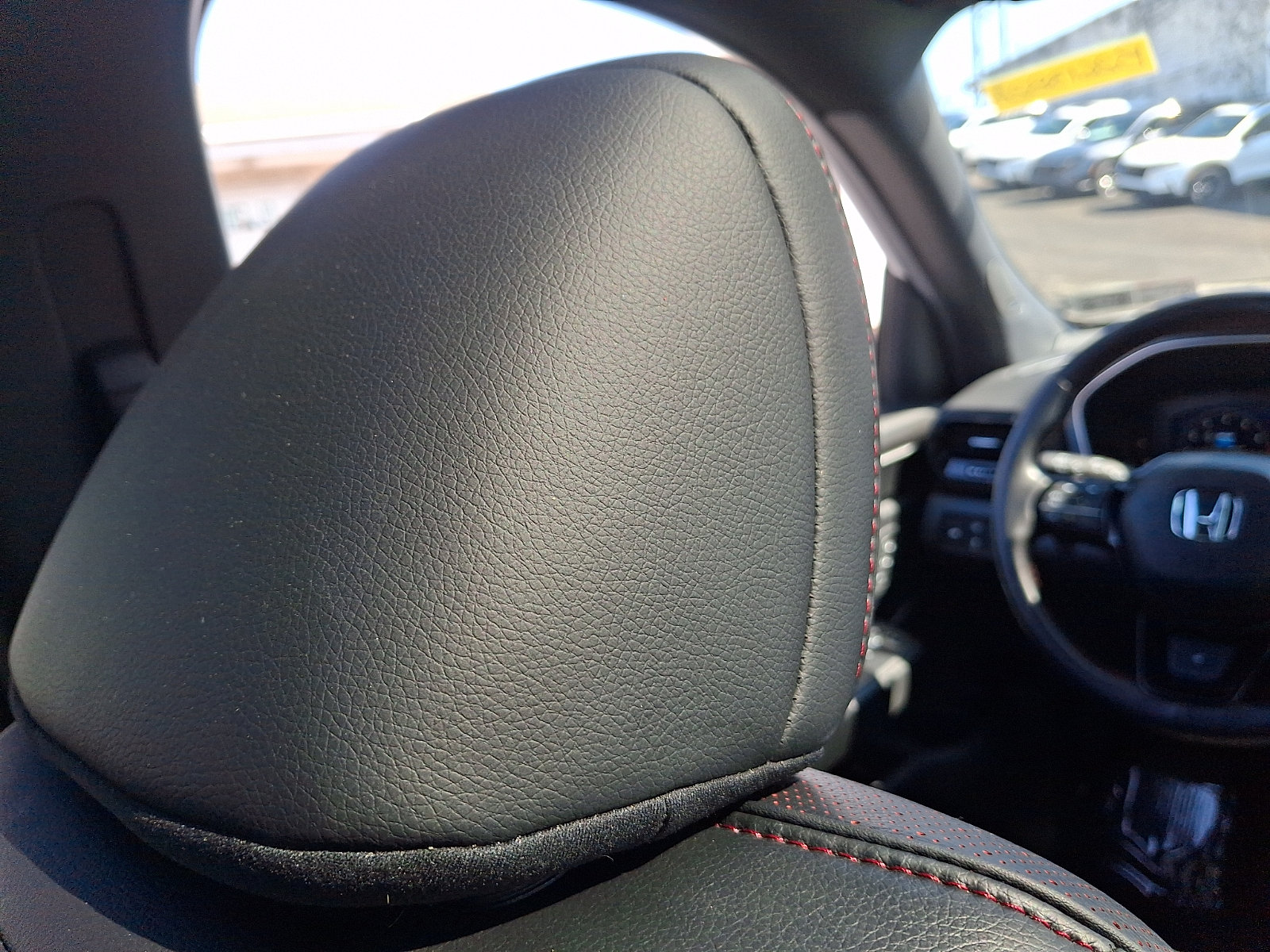 Used 2025 Honda Pilot Black Edition image 9