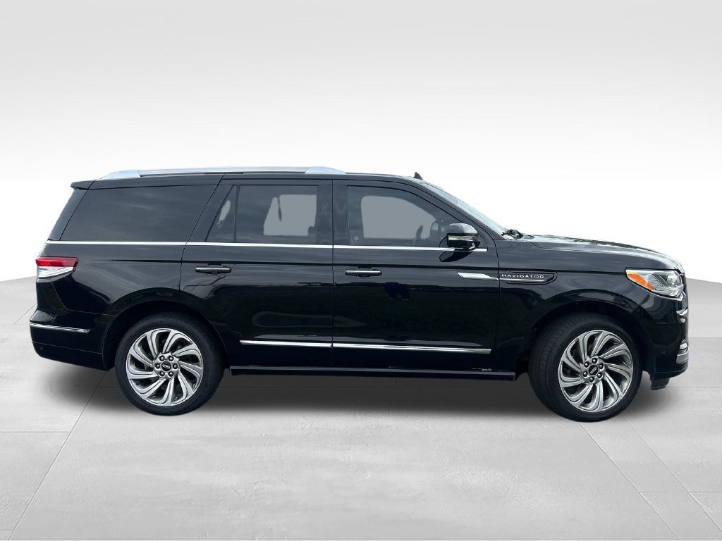Used 2022 Lincoln Navigator Reserve AWD/4WD image 6