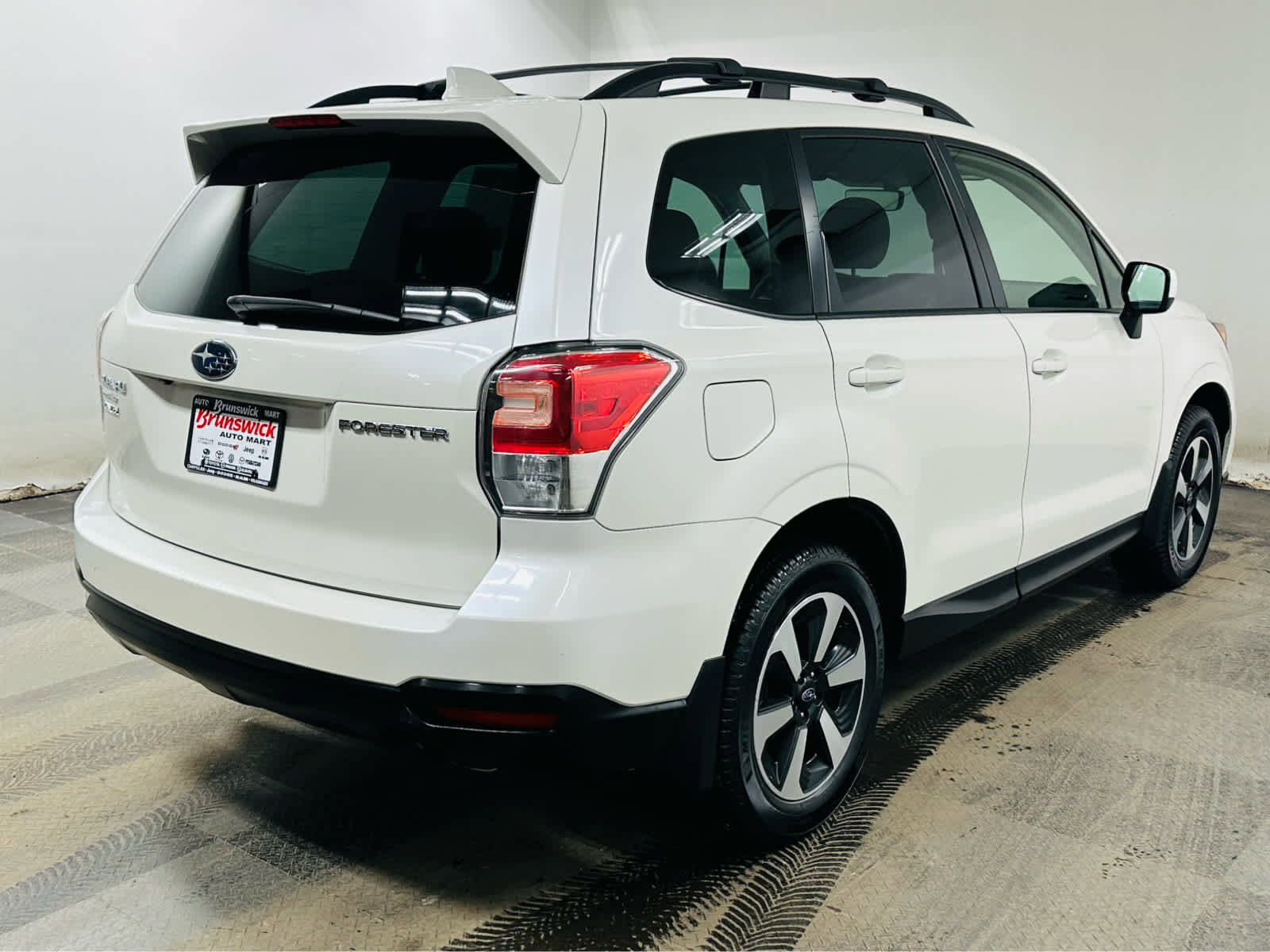 Used 2018 Subaru Forester 2.5i Premium w/ All-Weather Package image 6