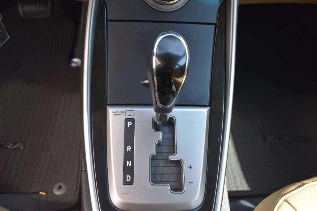 Used 2013 Hyundai Elantra Limited FWD image 13