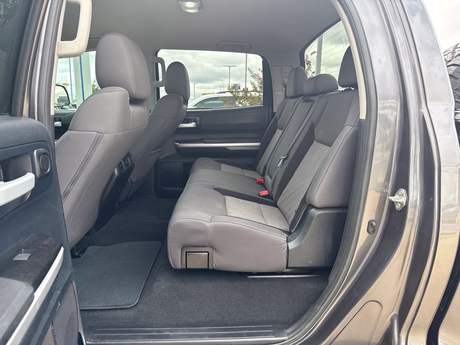 Used 2016 Toyota Tundra SR5 w/ SR5 Upgrade Package AWD/4WD image 12