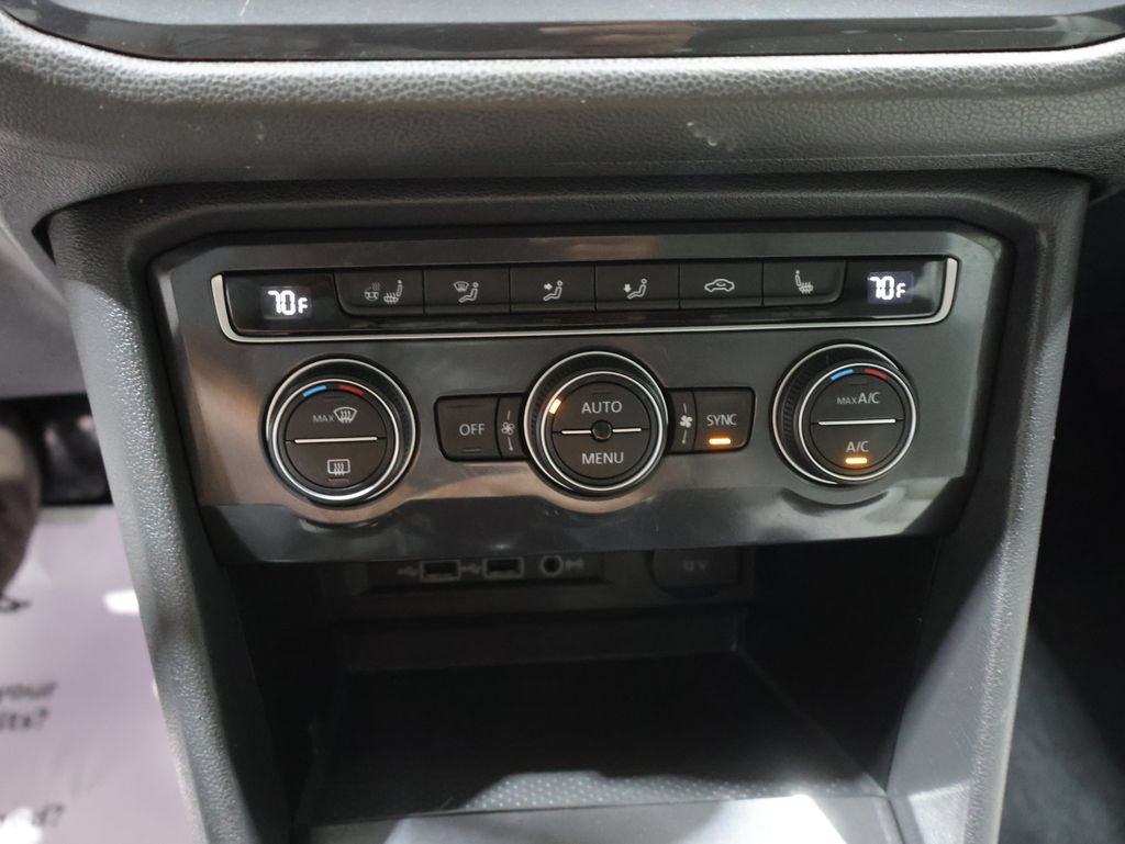 Used 2020 Volkswagen Tiguan SEL AWD/4WD image 28