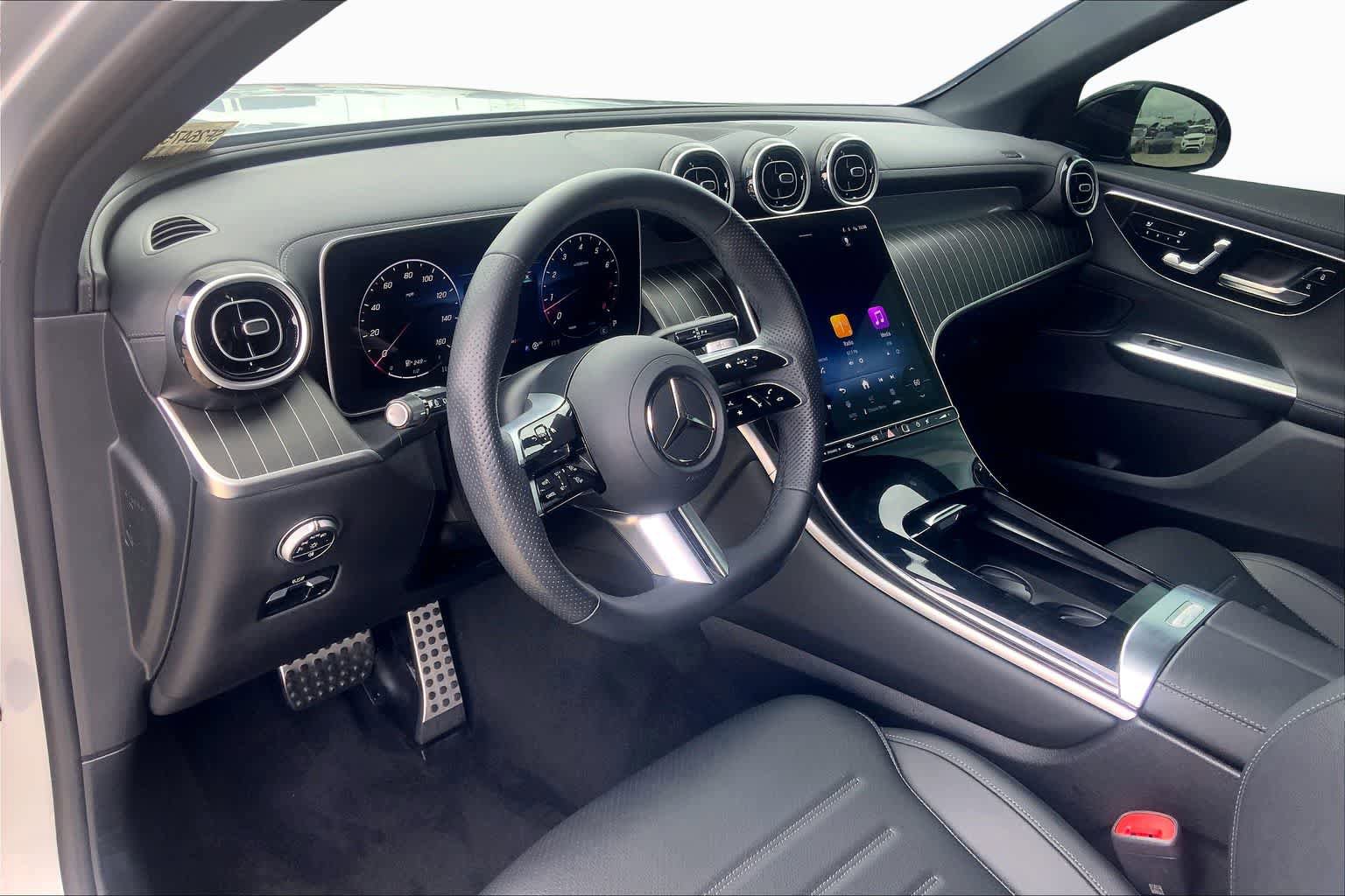Used 2025 Mercedes-Benz GLC 300 image 17
