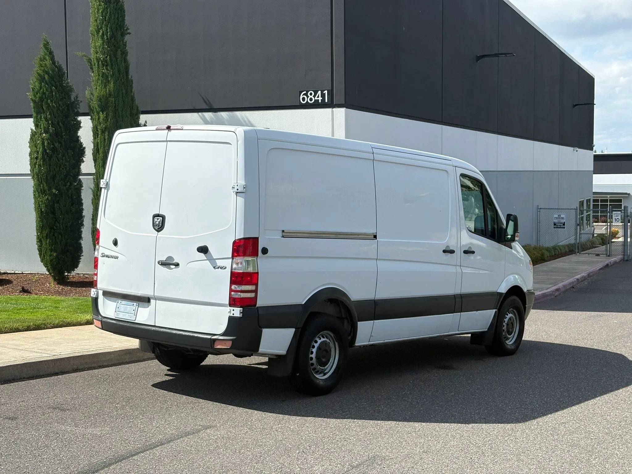 Used 2007 Dodge Sprinter 2500 RWD image 6