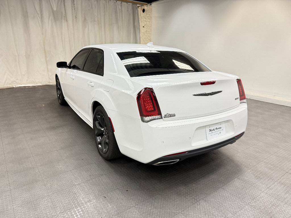 Used 2021 Chrysler 300 Touring L RWD image 3