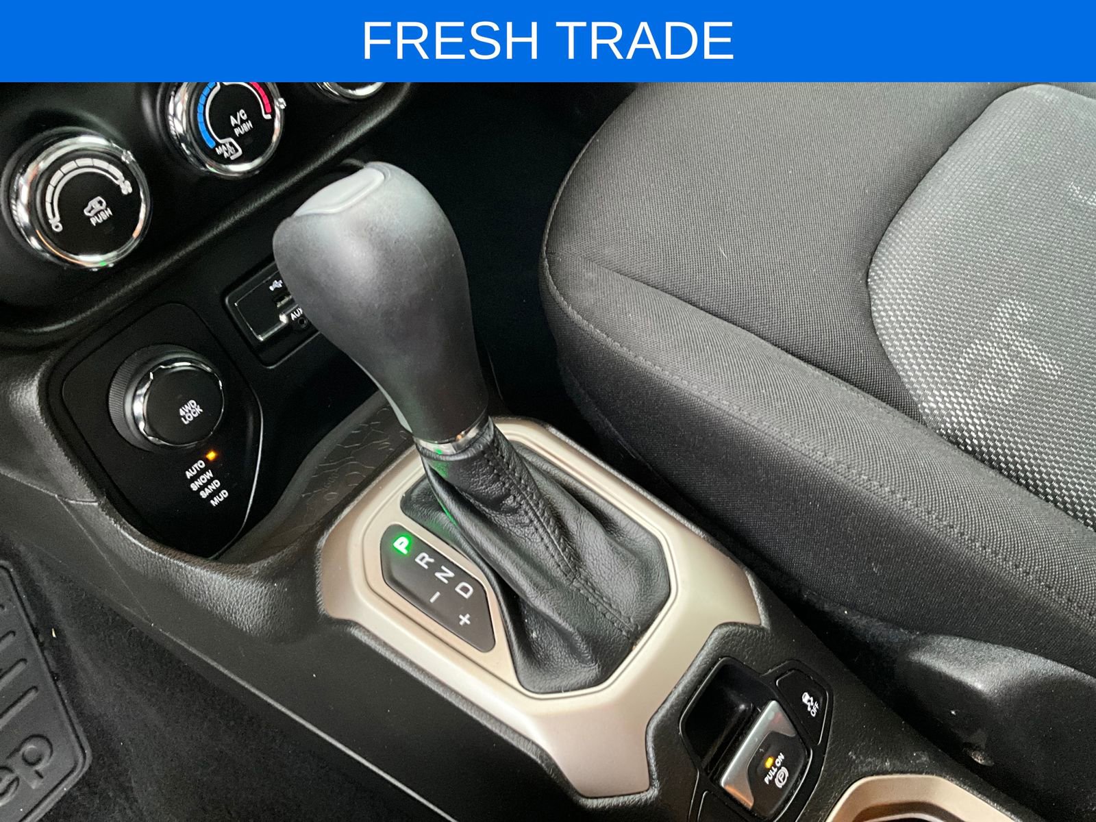 Used 2017 Jeep Renegade Latitude image 25