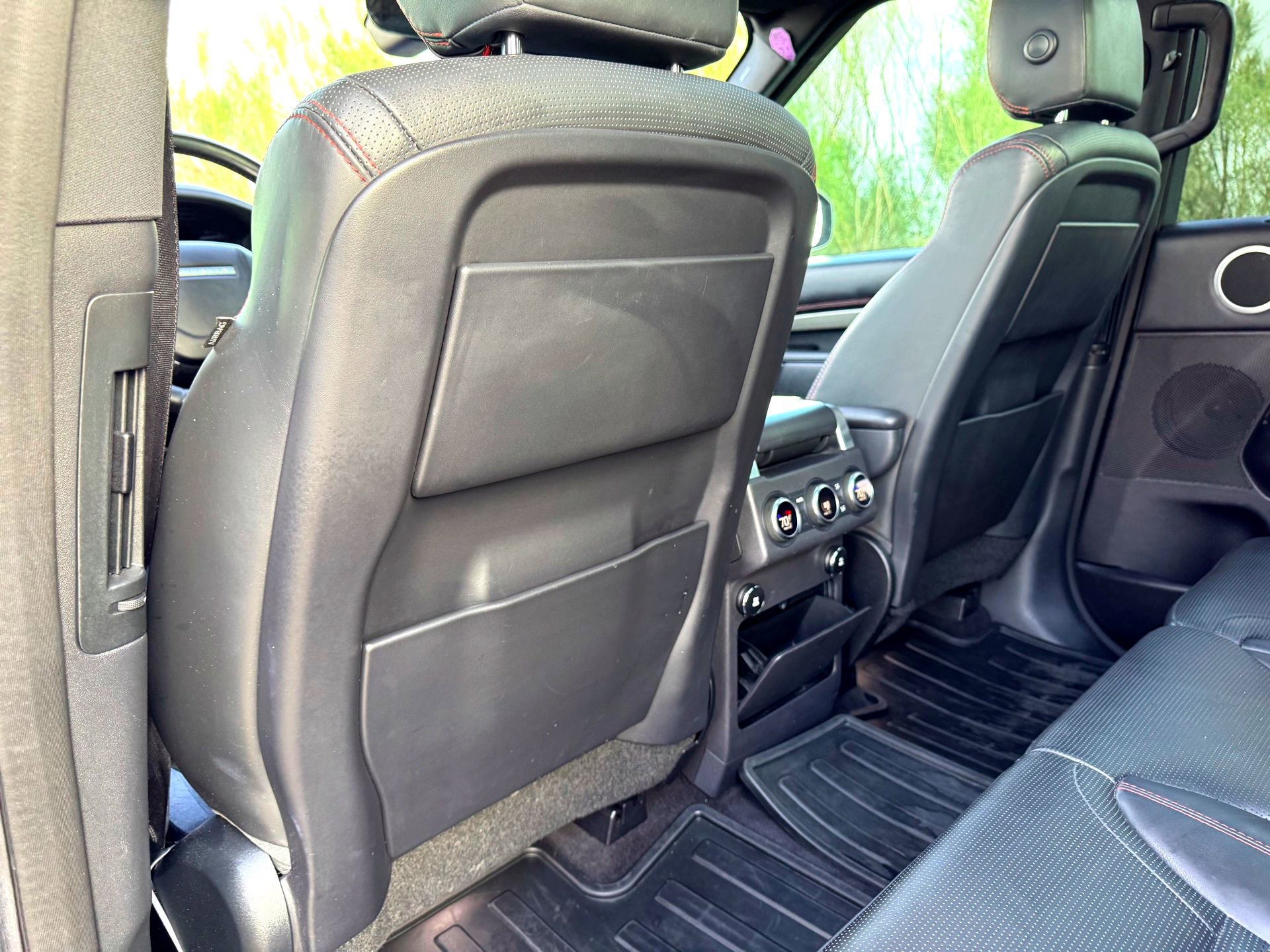 Used 2018 Land Rover Discovery HSE image 25