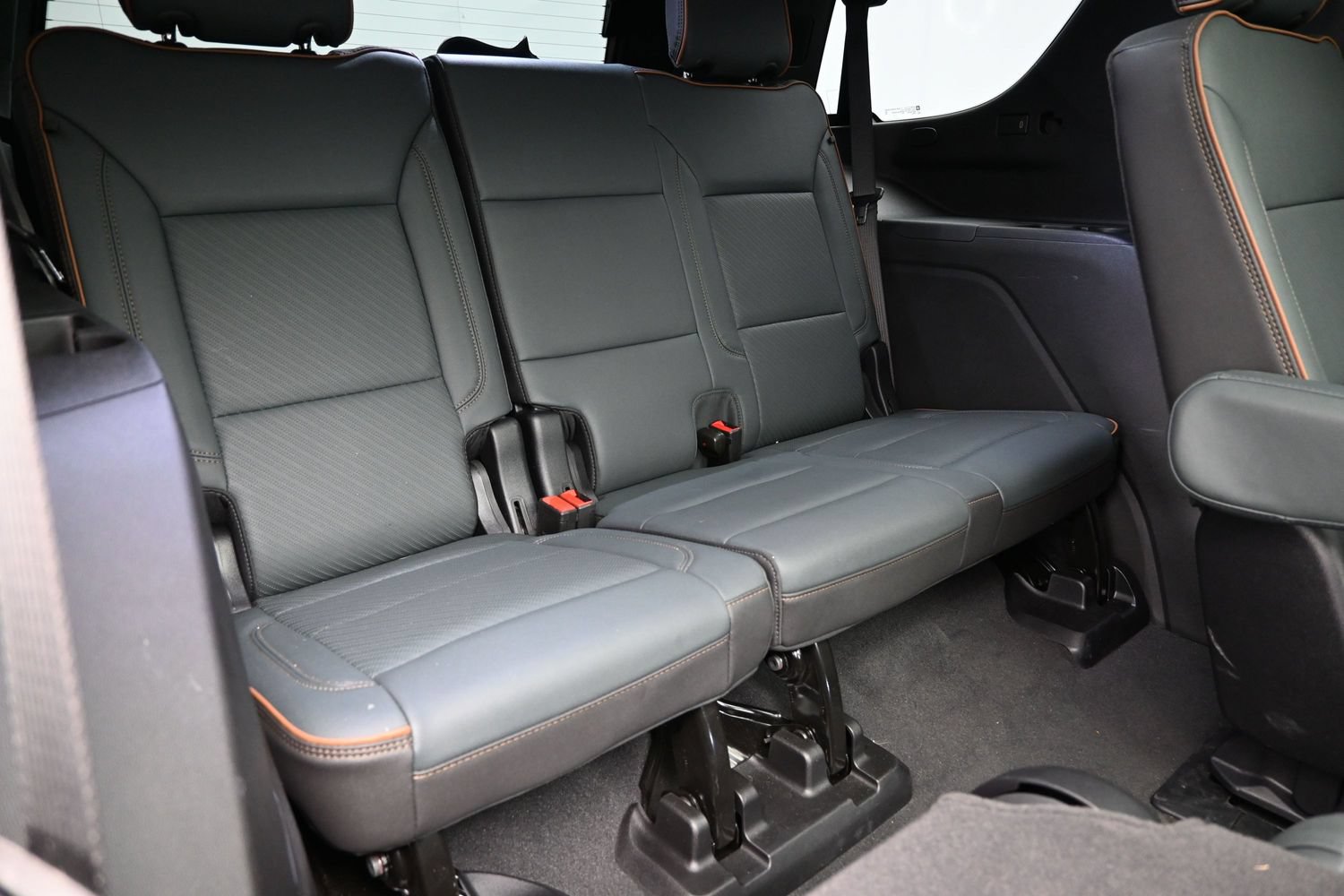 Used 2025 GMC Yukon AT4 w/ AT4 Premium Plus Package AWD/4WD image 41