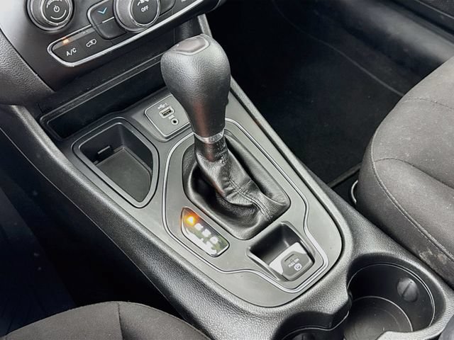Used 2019 Jeep Cherokee Latitude w/ Popular Appearance Group FWD image 20