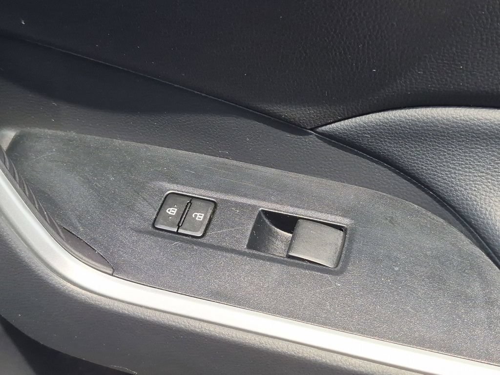 Used 2025 Toyota RAV4 LE AWD/4WD image 33