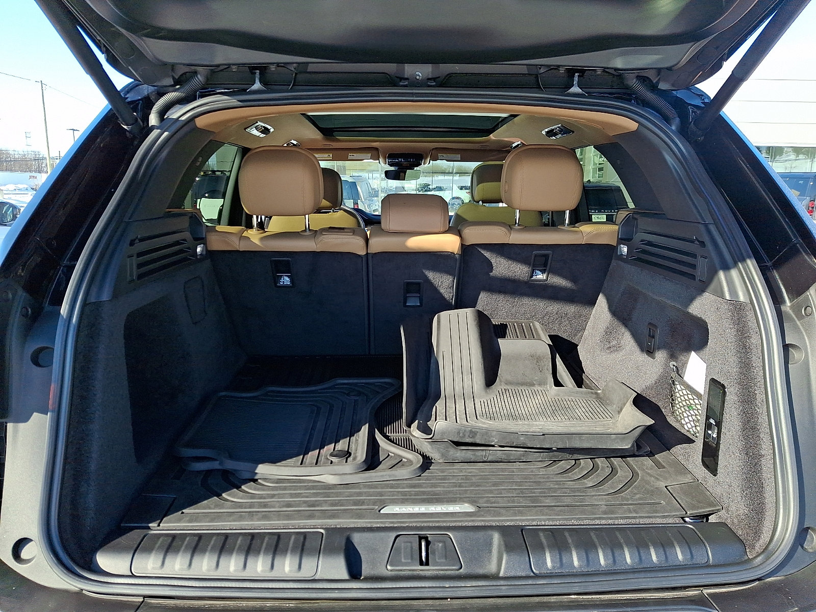 Used 2024 Land Rover Range Rover Sport SE image 28