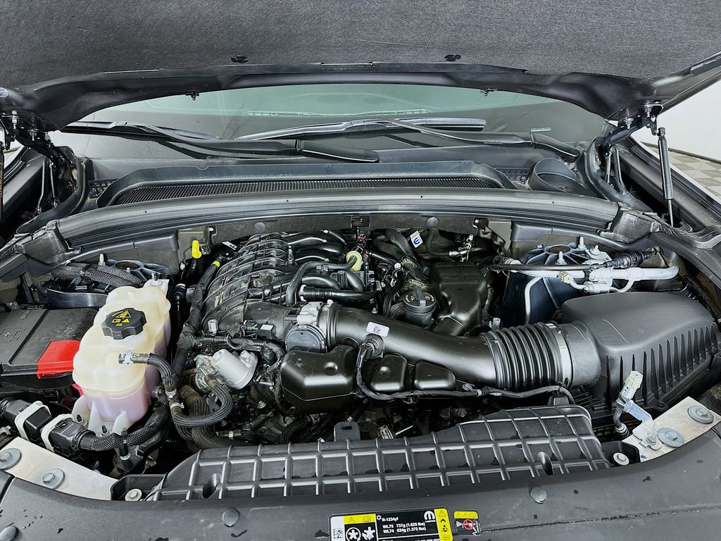 Used 2024 Jeep Grand Cherokee Limited w/ Black Appearance Package image 31