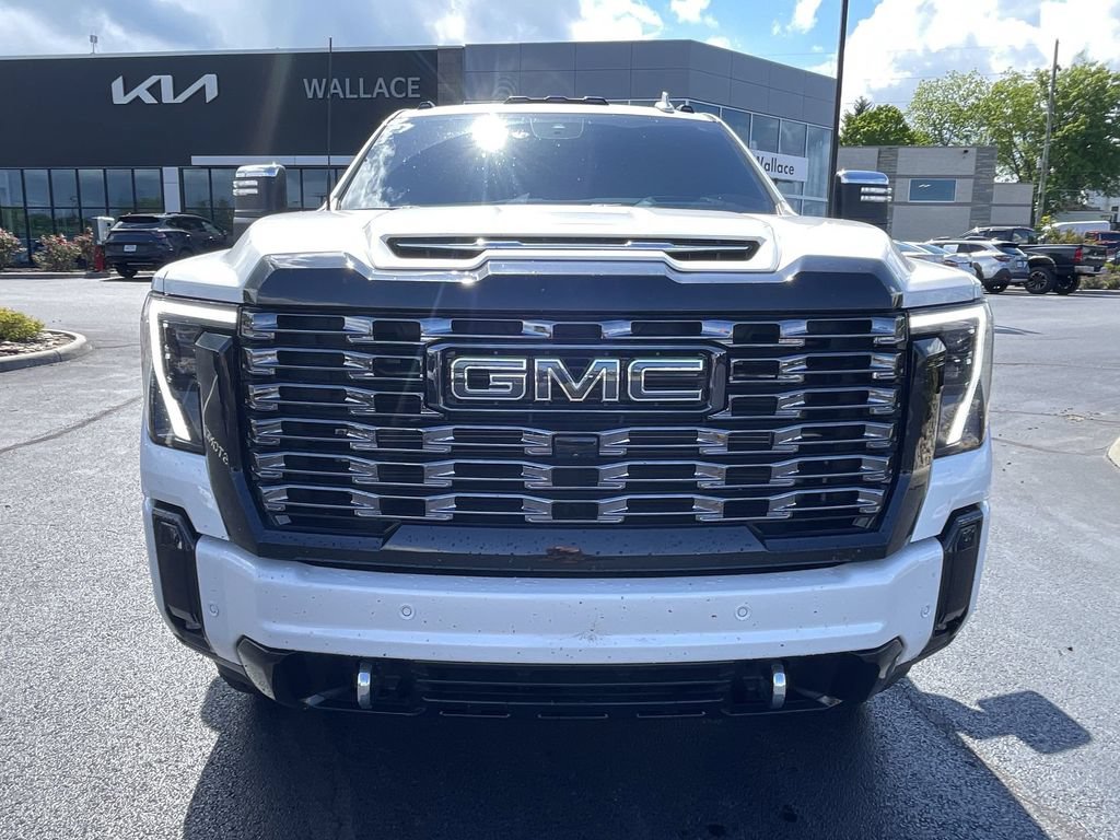Used 2025 GMC Sierra 2500 Denali Ultimate w/ Max Trailering Package AWD/4WD image 2