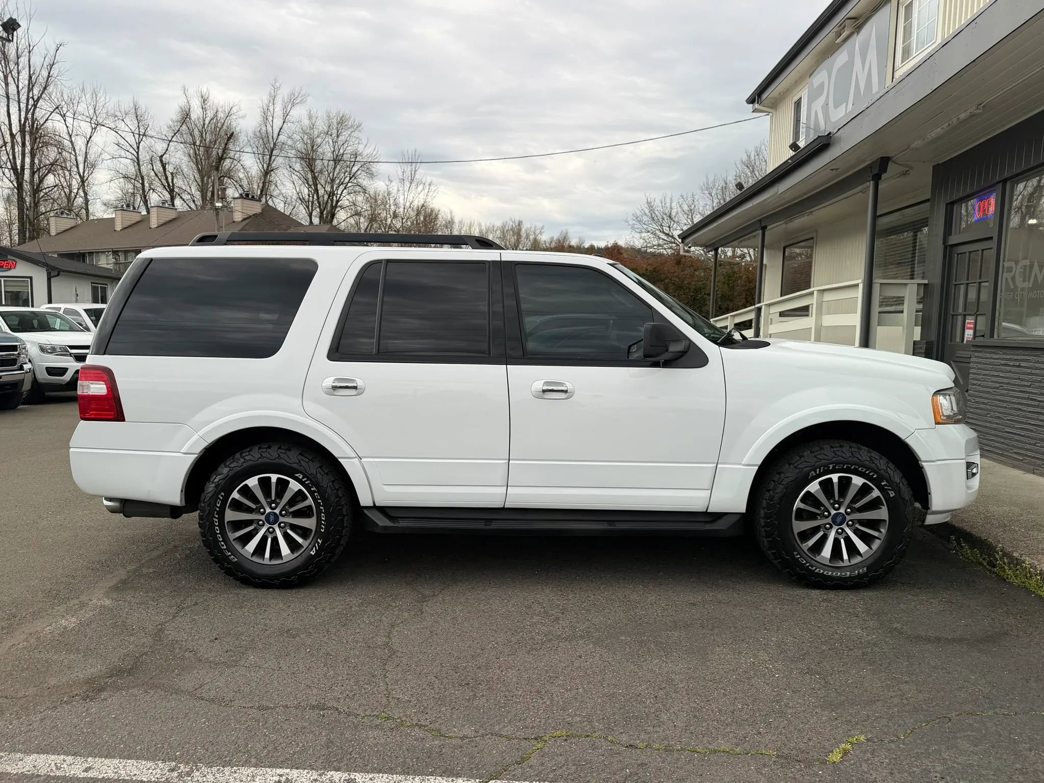 Used 2015 Ford Expedition XLT image 8