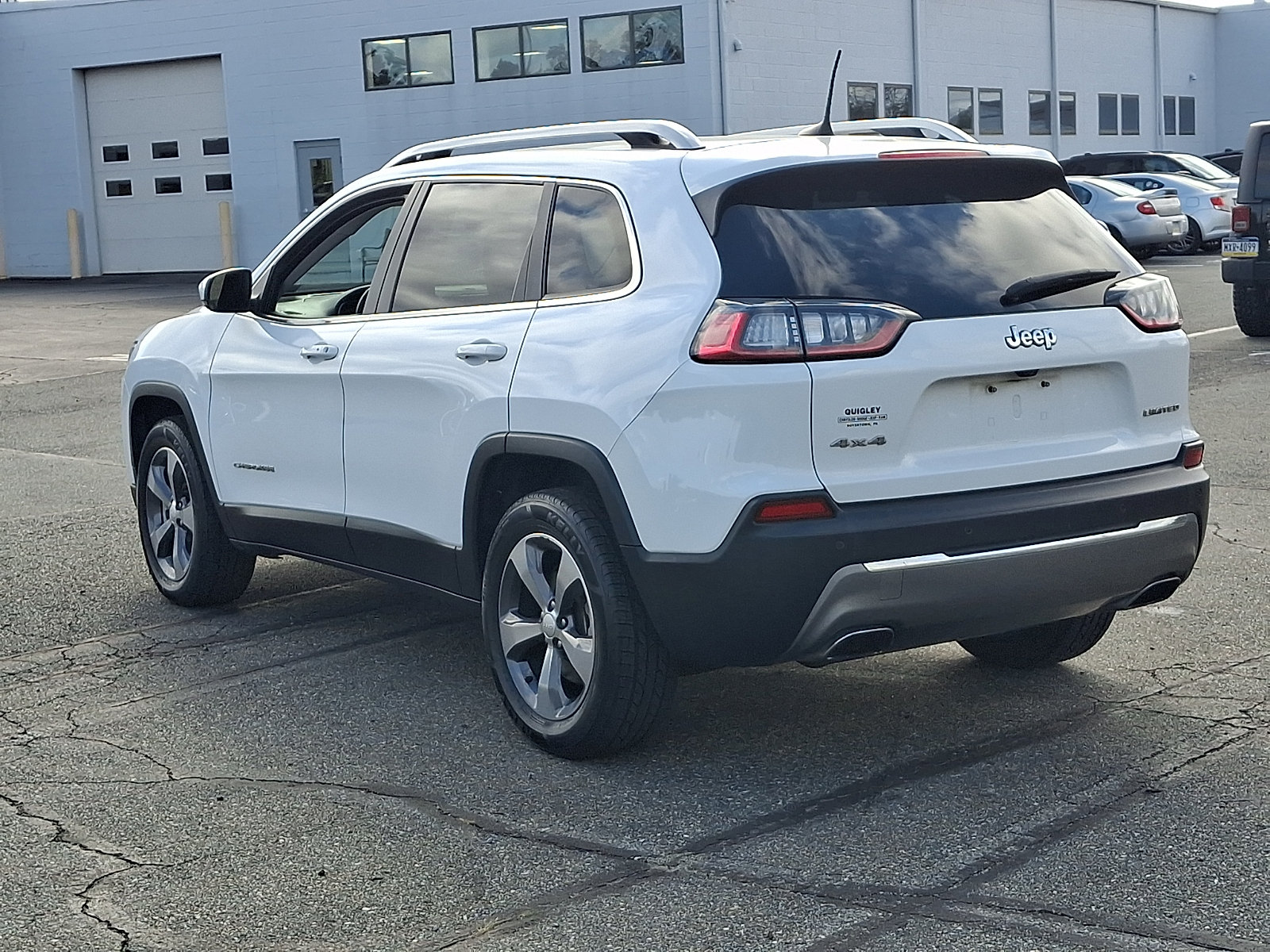 Used 2019 Jeep Cherokee Limited AWD/4WD image 4