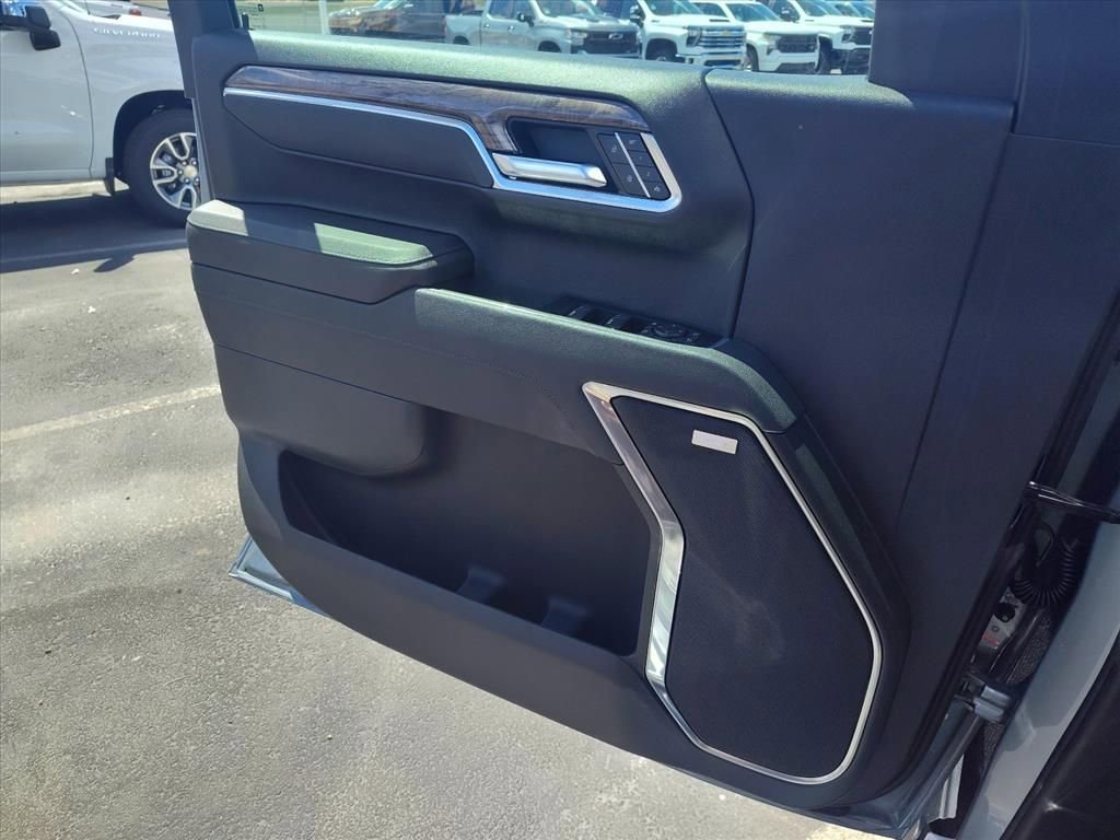 New 2026 Chevrolet Silverado 1500 LTZ w/ LTZ Premium Package AWD/4WD image 9