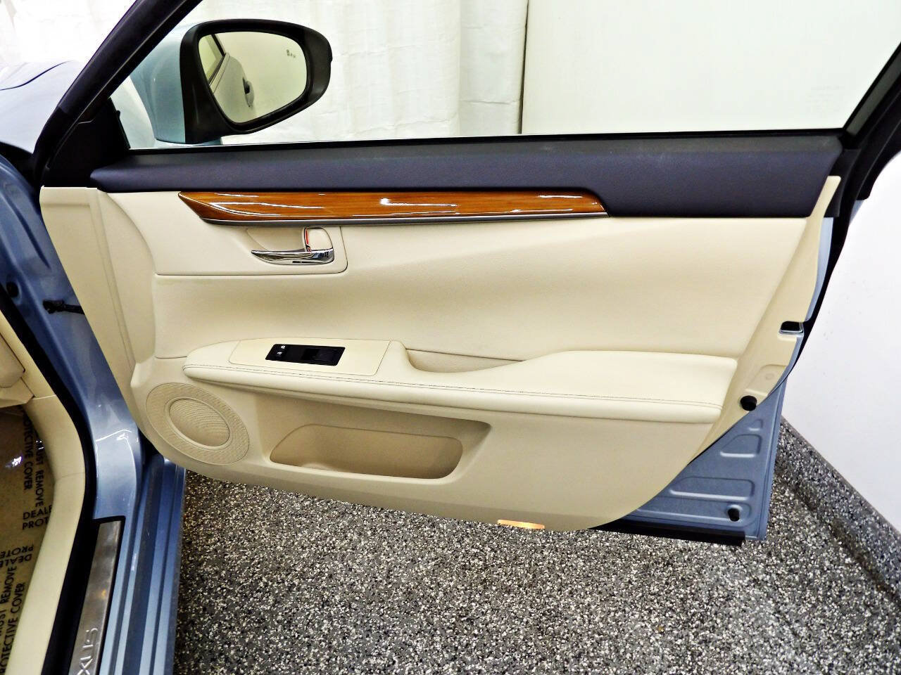Used 2013 Lexus ES 300h w/ Luxury Pkg FWD image 11