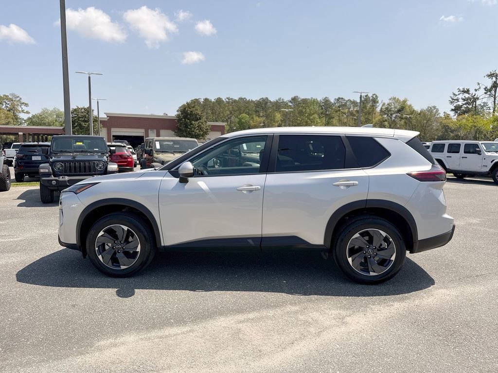 Used 2025 Nissan Rogue SV image 6