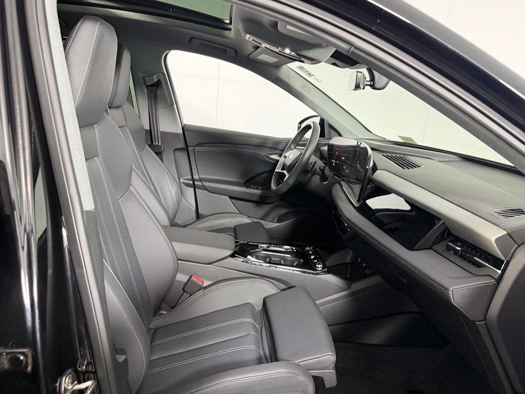Used 2025 Audi Q6 e-tron Premium Plus w/ Premium Plus AWD/4WD image 34